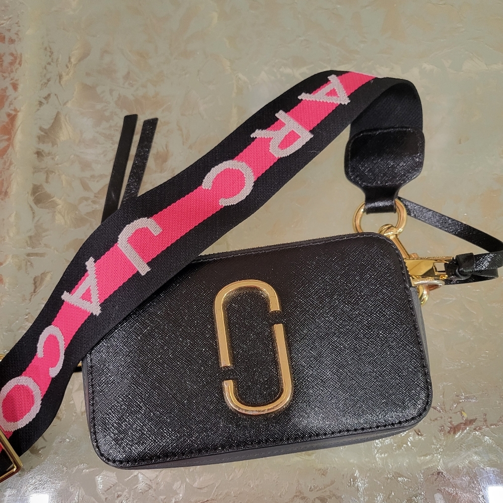 Marc Jacobs crossbody bag. Excellent condition.